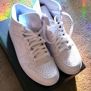 Air Jordan 1 mid shoes